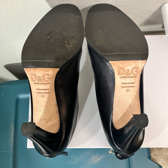 D&G Black Leather Heeled Ankle Boots with Gold Charms Lock & Keys All Original - Picture 7 of 11